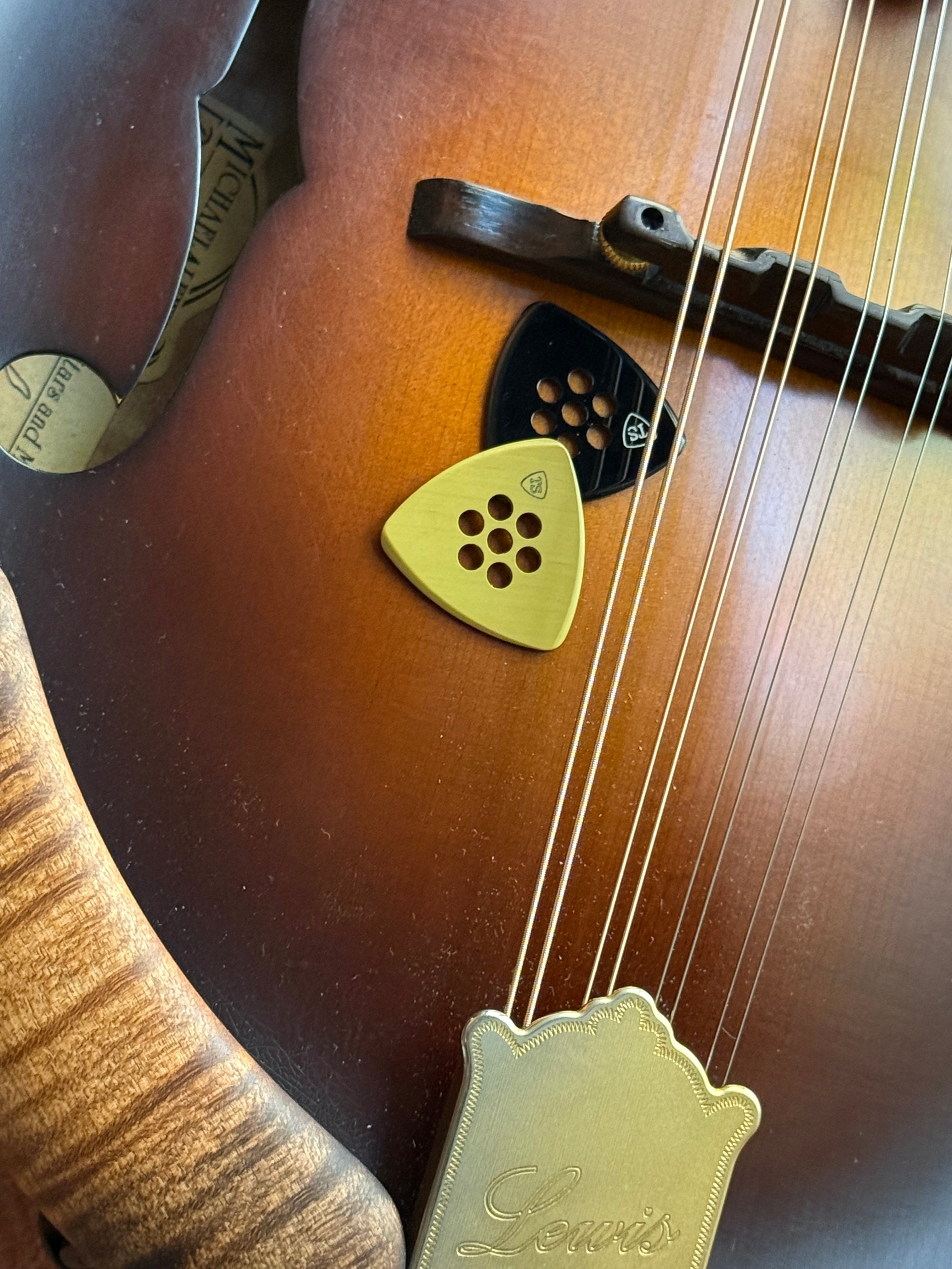 GRIP HOLES